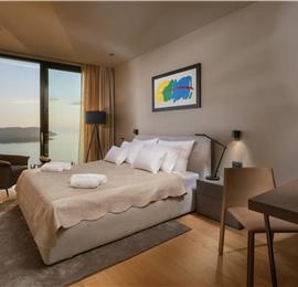 Luxury 5-Bedroom Sea-View Villa with Heated Infinity Pool in Orasac near Dubrovnik – Sleeps 10